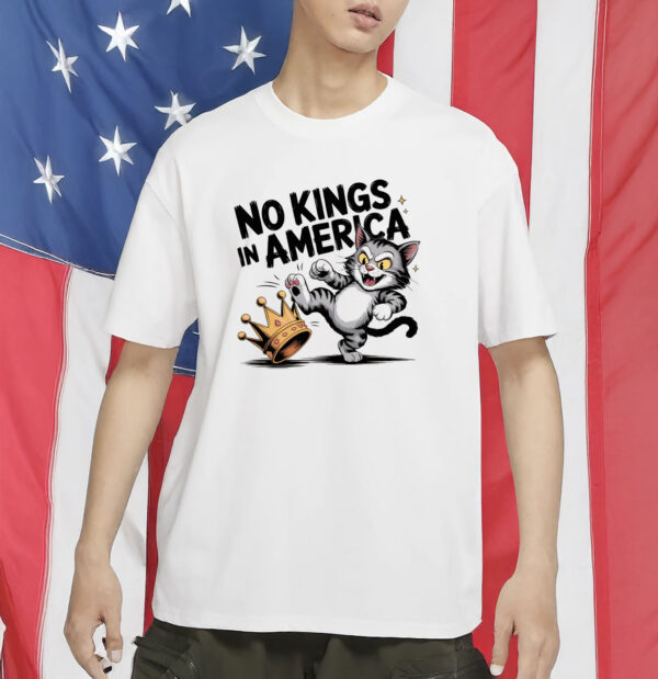 Funny Political Meme Patriotic Tee, No Kings in America Cat T-Shirt