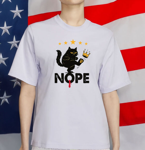 No Kings In America Black Cat Shirt, Funny Political Meme T-Shirt