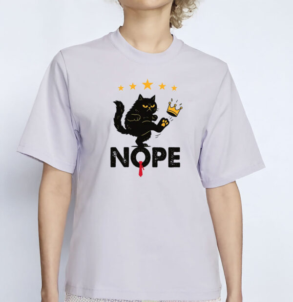 No Kings In America Black Cat Shirt, Funny Political Meme T-Shirt