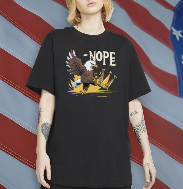 No Kings in America Shirt – Bald Eagle Kicking Crown Tee, Patriotic Anti-Monarchy T-Shirt