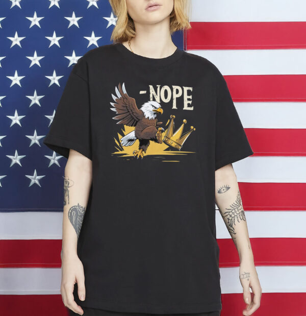 No Kings in America Shirt – Bald Eagle Kicking Crown Tee, Patriotic Anti-Monarchy T-Shirt