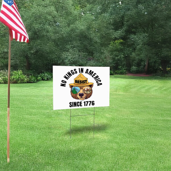 Resist Bear No Kings In America Since 1776 Yard Sign